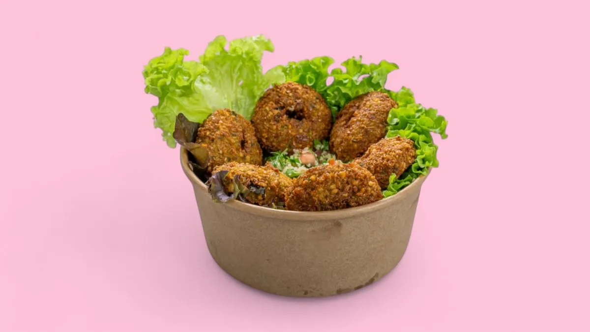 Falafel-Box mit Salat und Bulgur